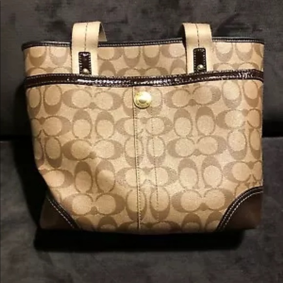 Coach 2 In 1 Handbag, includes a Coach organizer!! - Picture 7 of 8